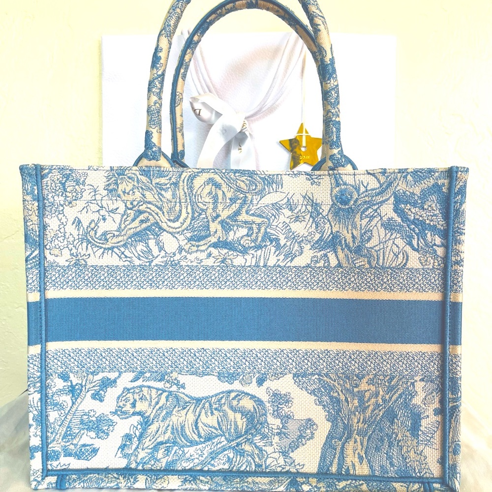 AUTHENTIC DIOR TOILE DE JOUY MEDIUM BOOK TOTE PALE BLUE - Picture 3 of 6